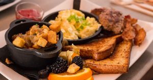 A delicious looking brunch plate.