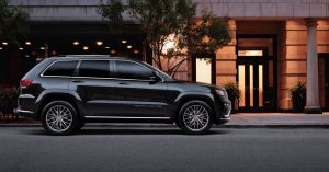 A 2018 Jeep Grand Cherokee on the street.