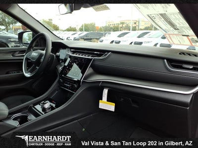 2025 Jeep Grand Cherokee Laredo