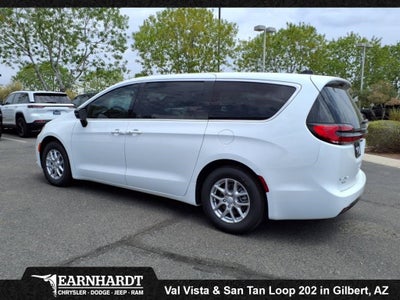 2026 Chrysler Pacifica Select